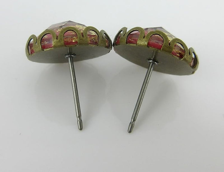 Summerfield Collection Antiqued Gold-tone Faceted Resin Leaf Foil Stud Earrings 12mm (Red)