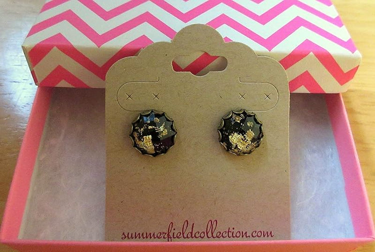 Summerfield Collection Antiqued Gold-tone Faceted Resin Leaf Foil Stud Earrings 12mm (Black)