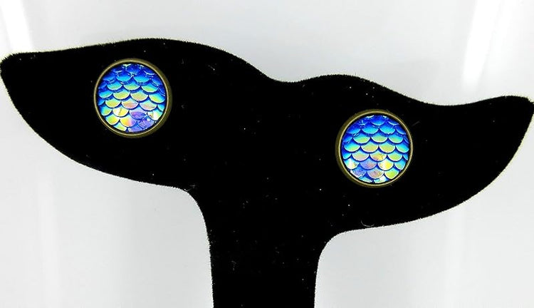Summerfield Collection Antiqued Gold-tone Metallic Mermaid Scale Stud Earrings 12mm (Cobalt Blue AB)