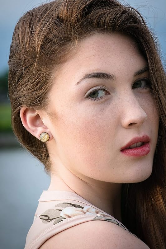 Summerfield Collection Antiqued Gold-tone Faceted Resin Leaf Foil Stud Earrings 12mm (White)