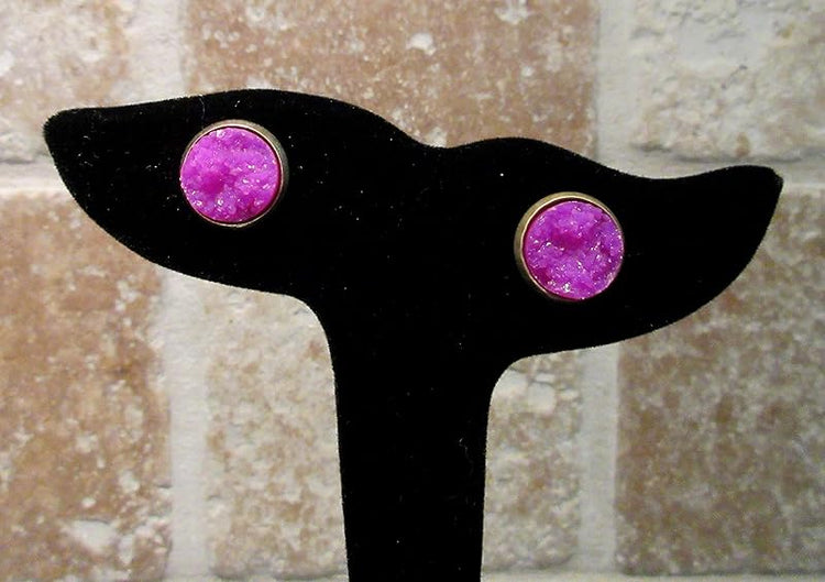 Summerfield Collection Antiqued Gold-tone Faux Druzy Stone Stud Earrings 12mm (Magenta)