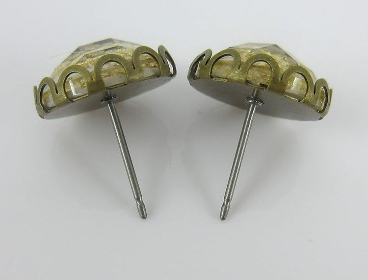 Summerfield Collection Antiqued Gold-tone Faceted Resin Leaf Foil Stud Earrings 12mm (White)