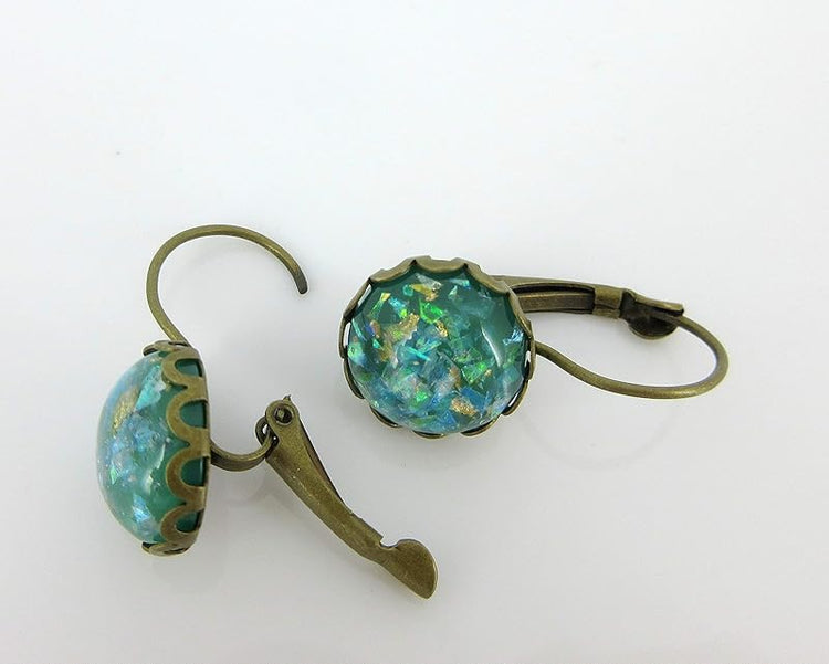 Summerfield Collection Antiqued Gold-tone Opalescent Leaf Resin Lever-back Drop Earrings (Green)