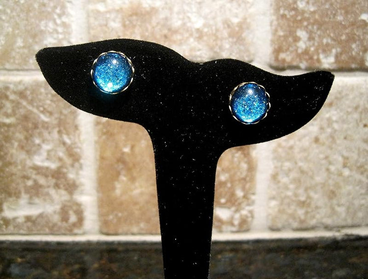 Summerfield Collection Antiqued Gold-tone Ocean Blue Glitter Glass Stud Earrings 12mm Hand-painted