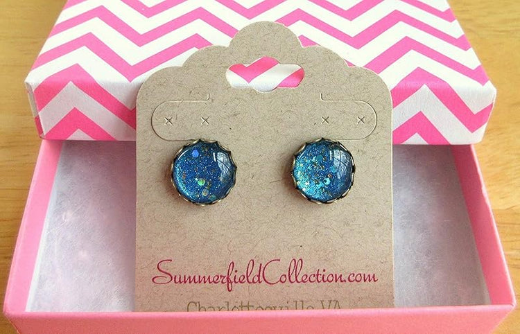 Summerfield Collection Antiqued Gold-tone Ocean Blue Glitter Glass Stud Earrings 12mm Hand-painted