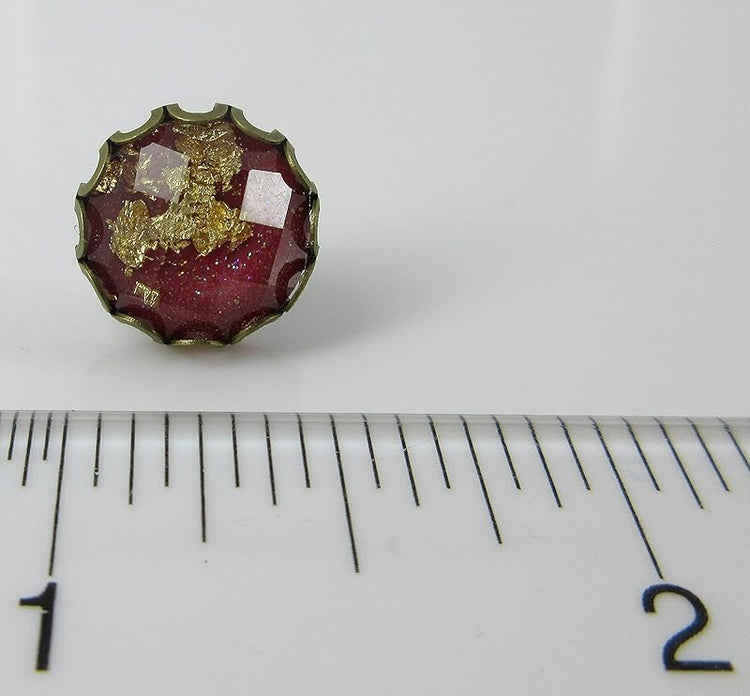 Summerfield Collection Antiqued Gold-tone Faceted Resin Leaf Foil Stud Earrings 12mm (Red)