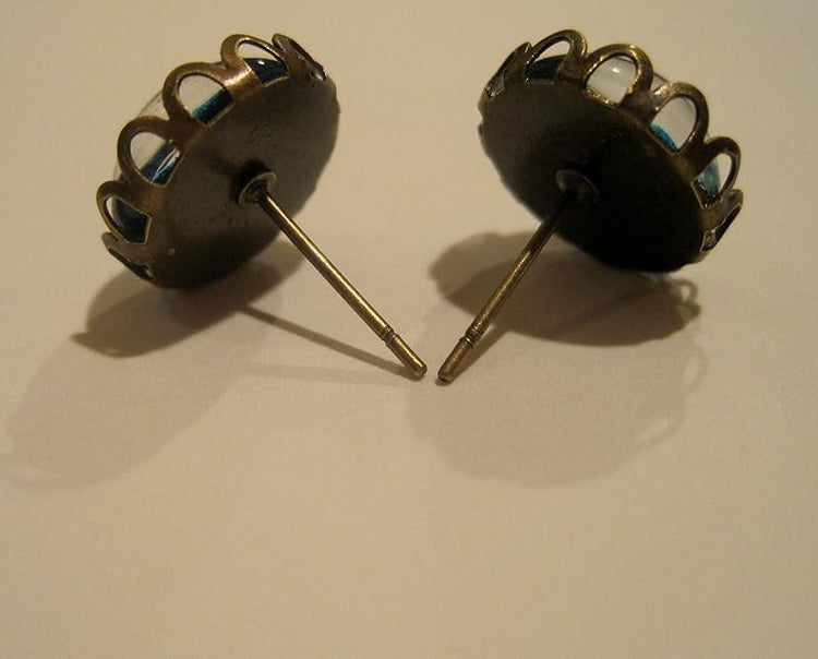 Summerfield Collection Antiqued Gold-tone Ocean Blue Glitter Glass Stud Earrings 12mm Hand-painted